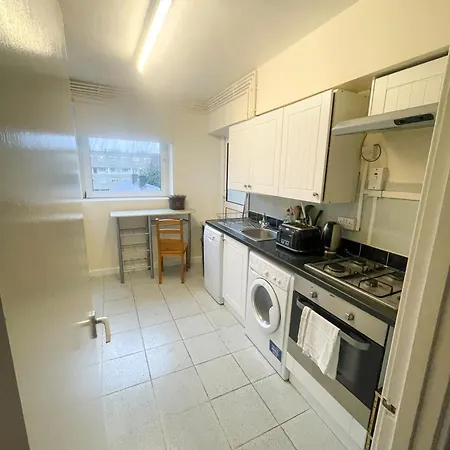 Flat F, 266 Bethnal Green Road